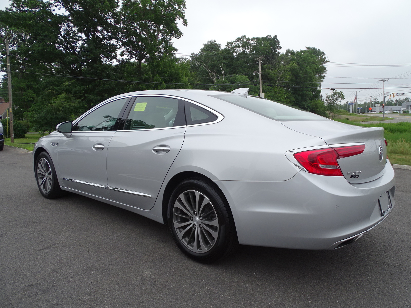 Pre-Owned 2017 Buick LaCrosse Essence